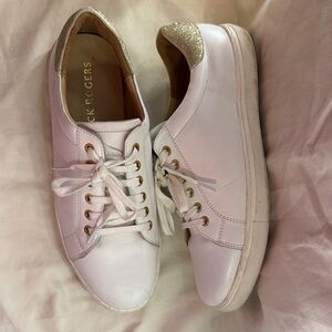 Jack Rogers Sz 9 White Leather Sneakers with Gold Heel Detail